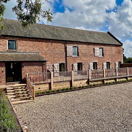 The Barn At Plas Ashpool Sleeps 8 Llandyrnog ภายนอก รูปภาพ