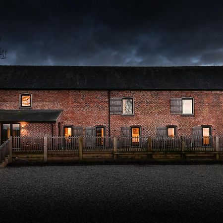 The Barn At Plas Ashpool Sleeps 8 Llandyrnog ภายนอก รูปภาพ