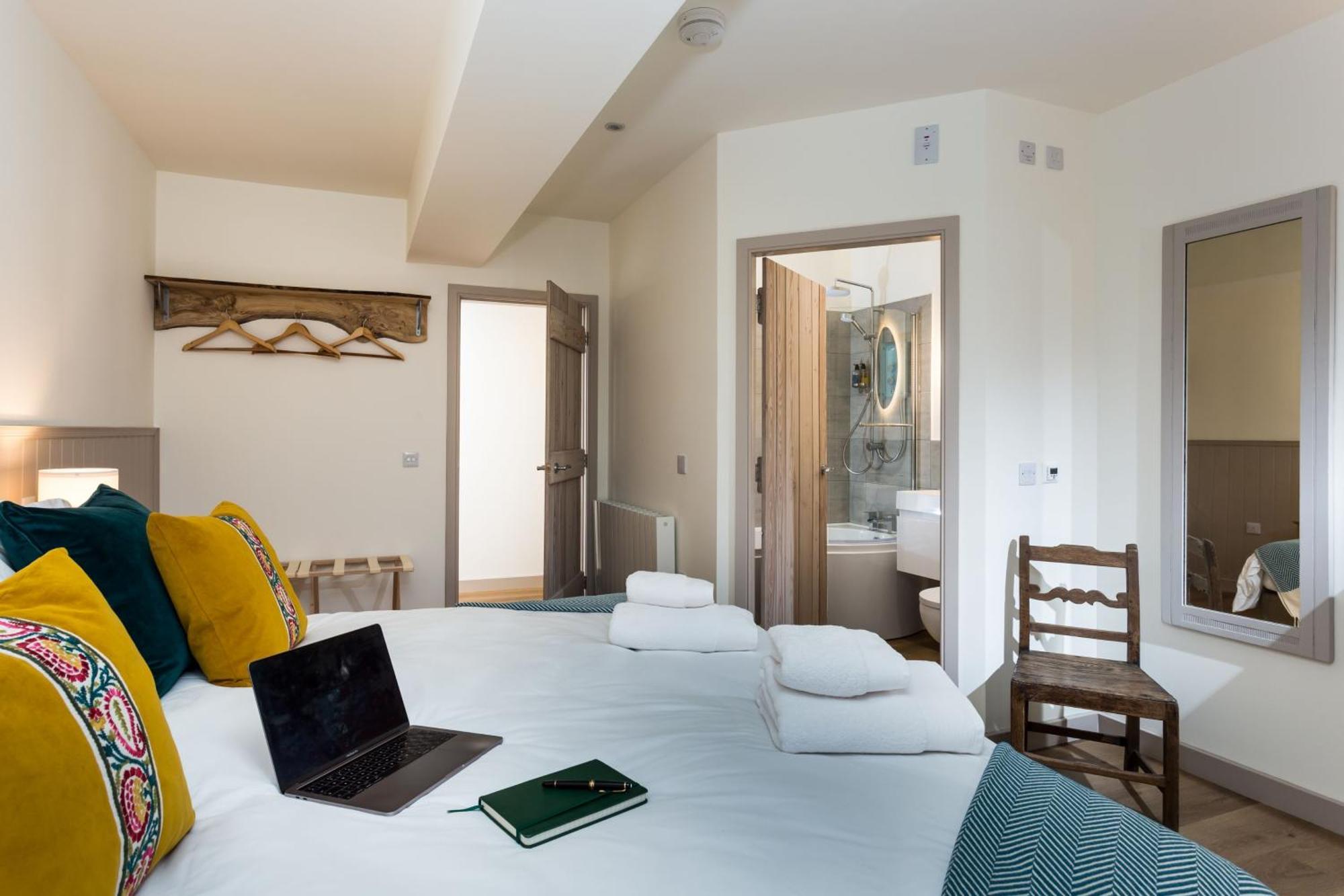 The Barn At Plas Ashpool Sleeps 8 Llandyrnog ภายนอก รูปภาพ