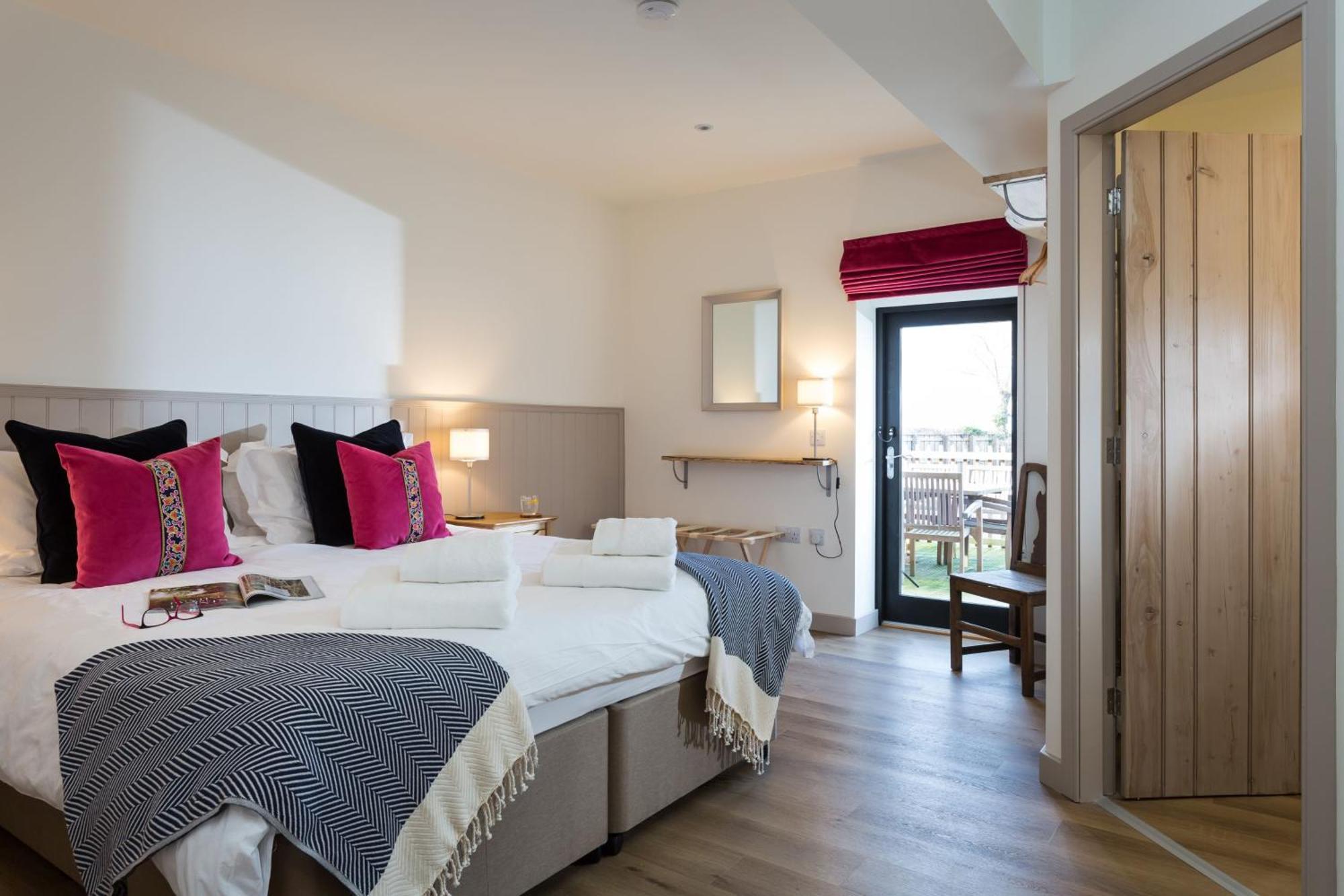 The Barn At Plas Ashpool Sleeps 8 Llandyrnog ภายนอก รูปภาพ
