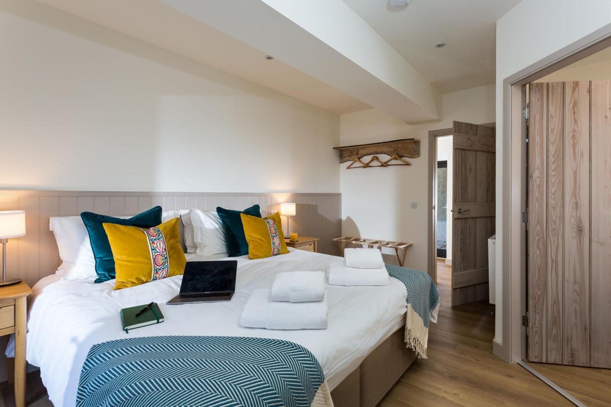 The Barn At Plas Ashpool Sleeps 8 Llandyrnog ภายนอก รูปภาพ