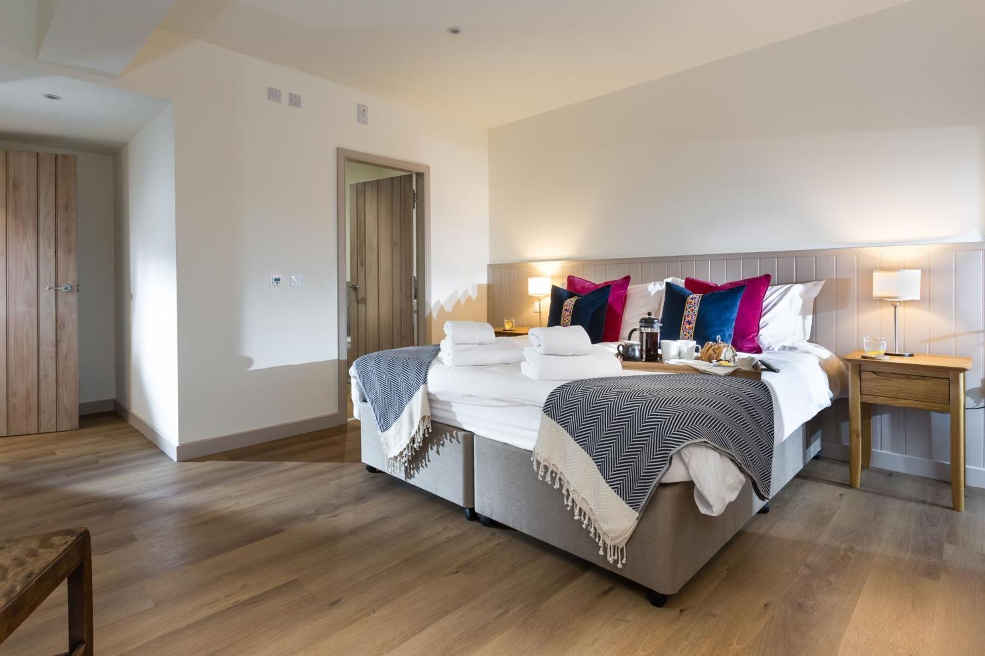 The Barn At Plas Ashpool Sleeps 8 Llandyrnog ภายนอก รูปภาพ