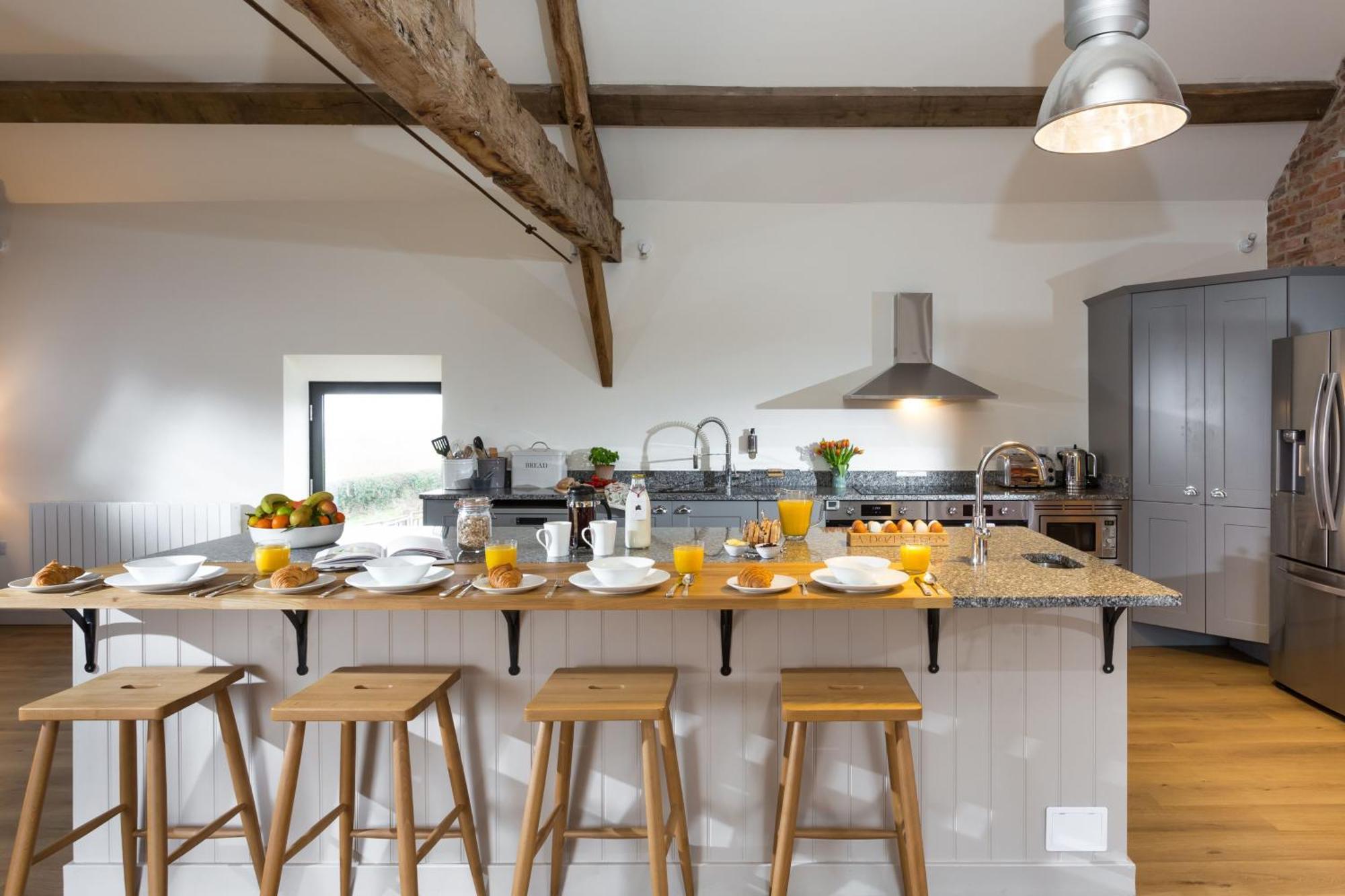 The Barn At Plas Ashpool Sleeps 8 Llandyrnog ภายนอก รูปภาพ