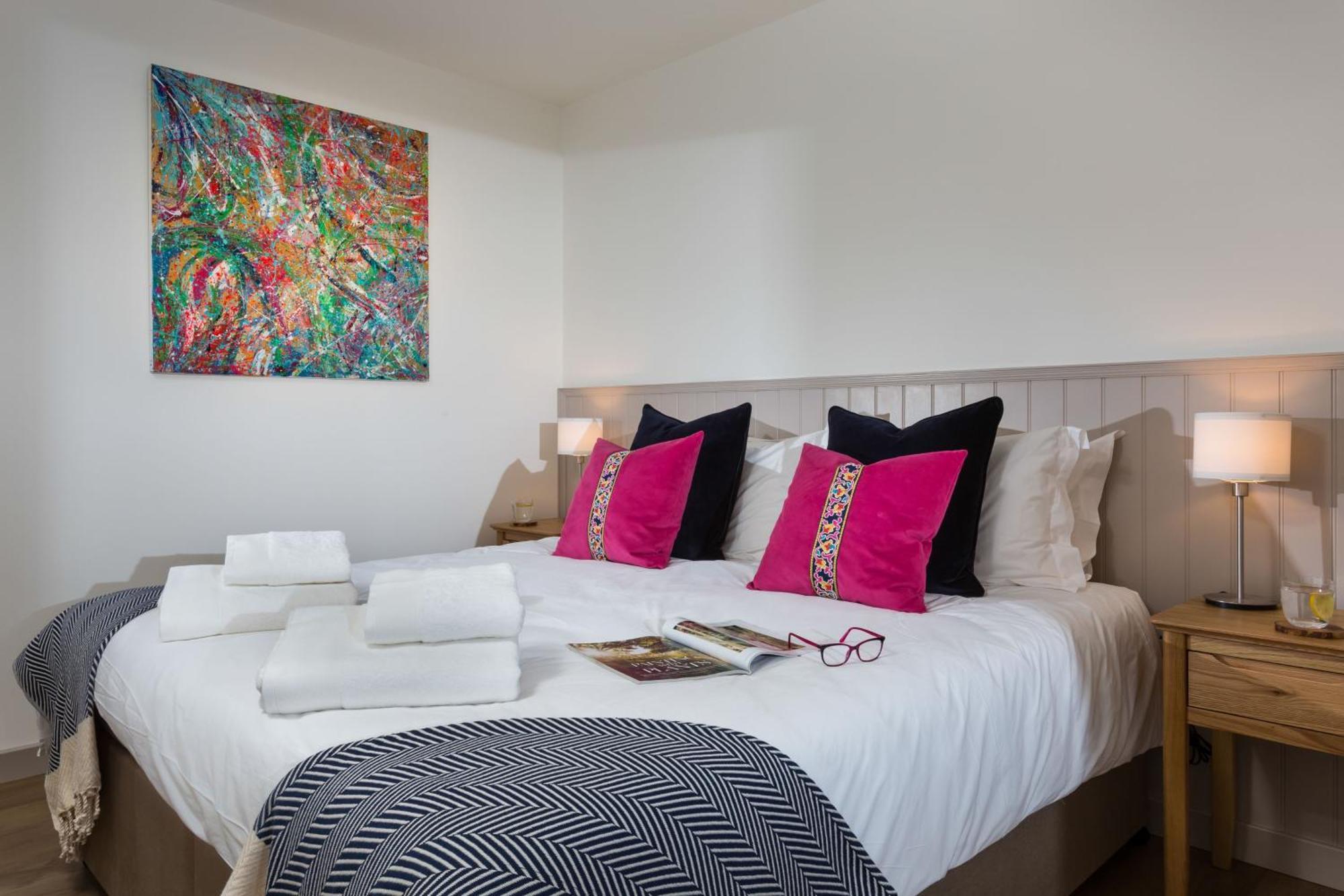 The Barn At Plas Ashpool Sleeps 8 Llandyrnog ภายนอก รูปภาพ