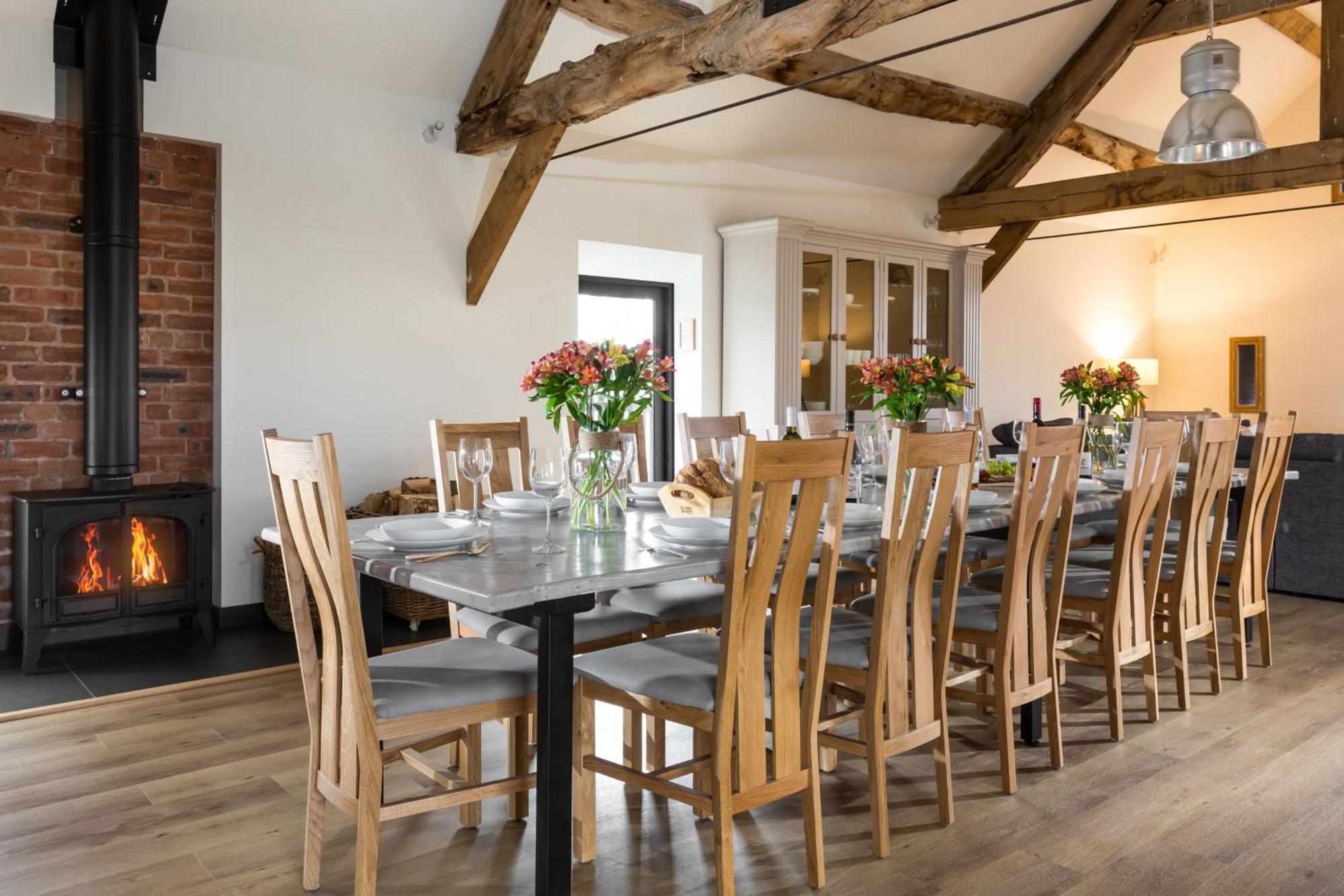The Barn At Plas Ashpool Sleeps 8 Llandyrnog ภายนอก รูปภาพ