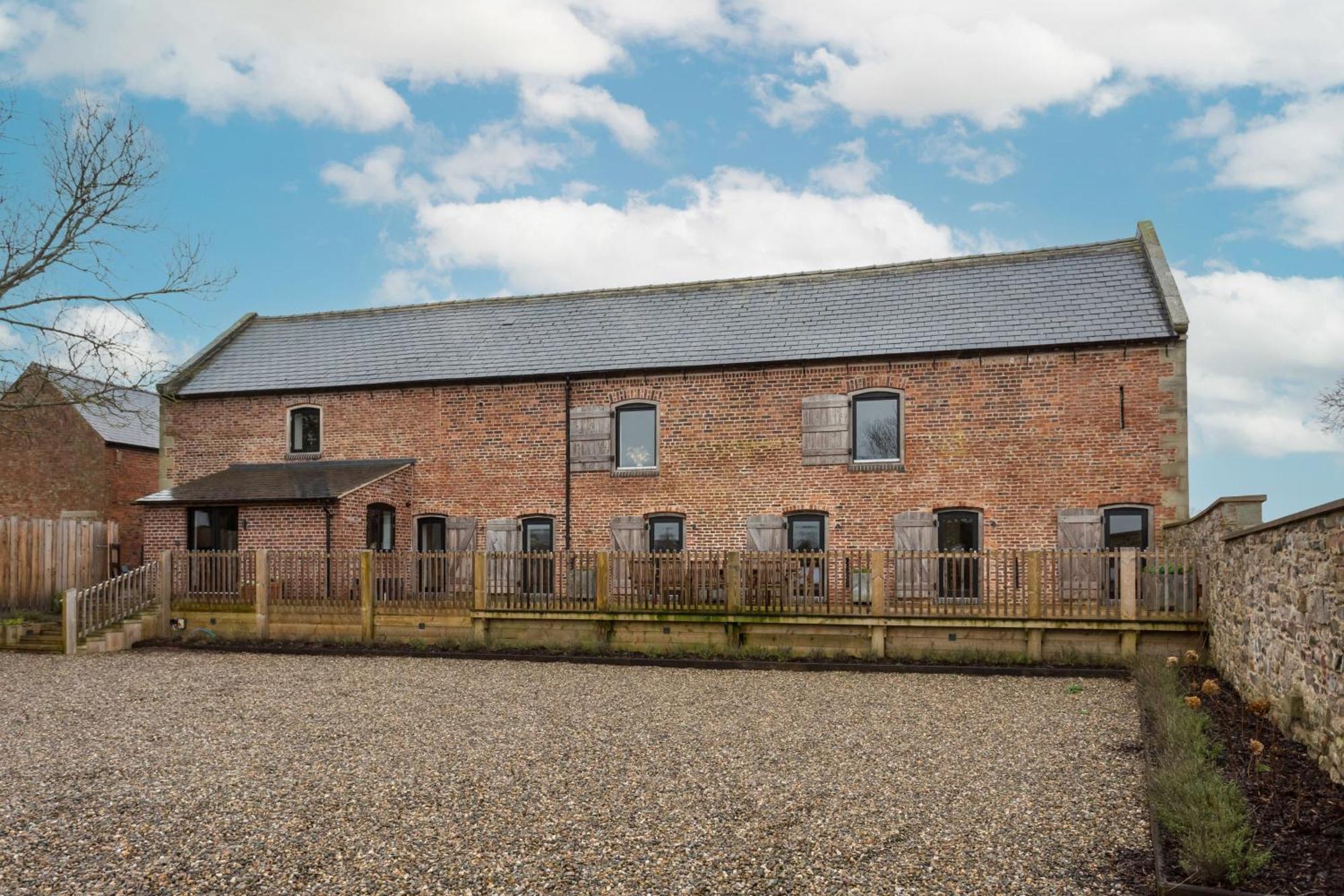 The Barn At Plas Ashpool Sleeps 8 Llandyrnog ภายนอก รูปภาพ