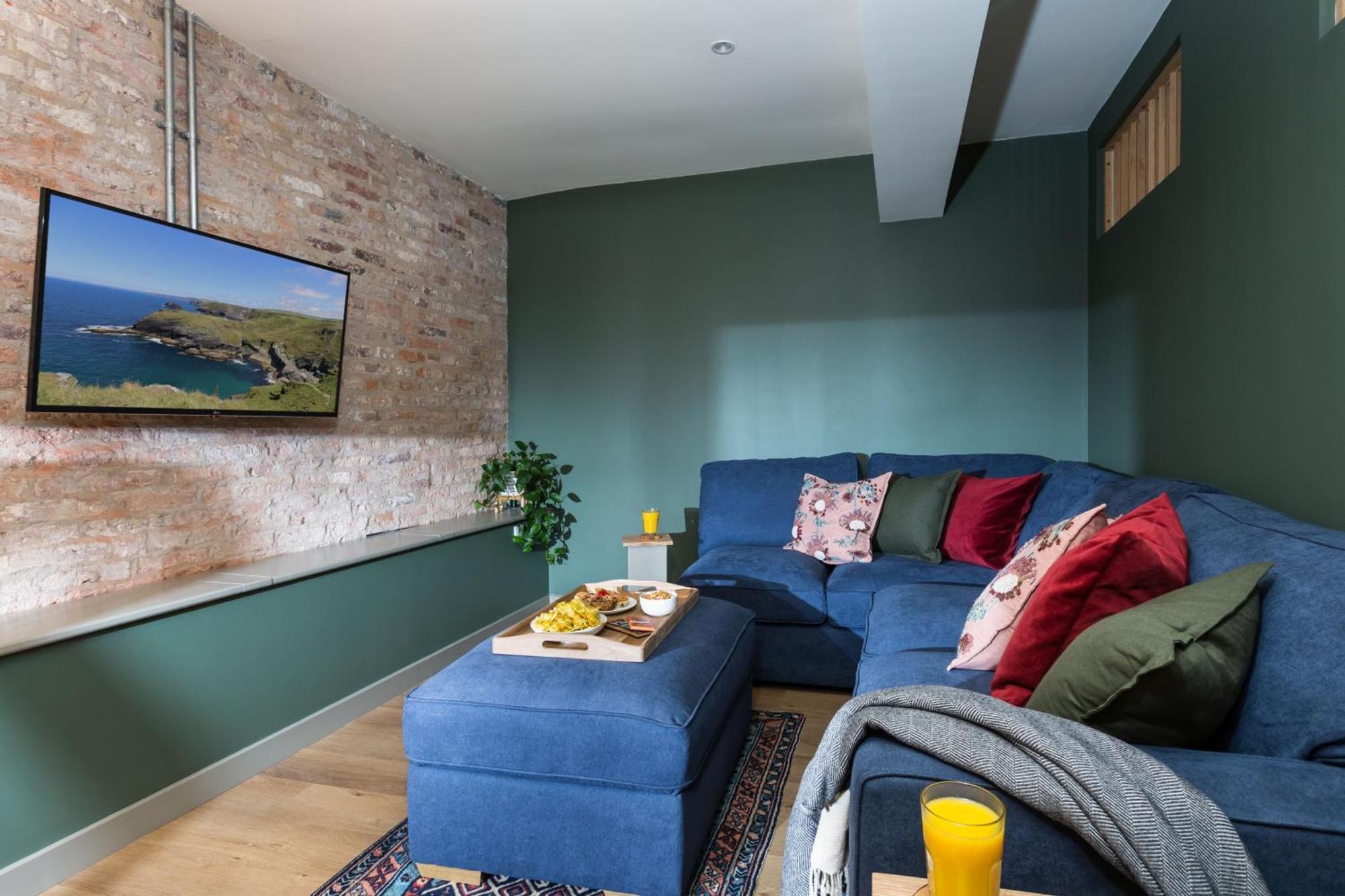 The Barn At Plas Ashpool Sleeps 8 Llandyrnog ภายนอก รูปภาพ